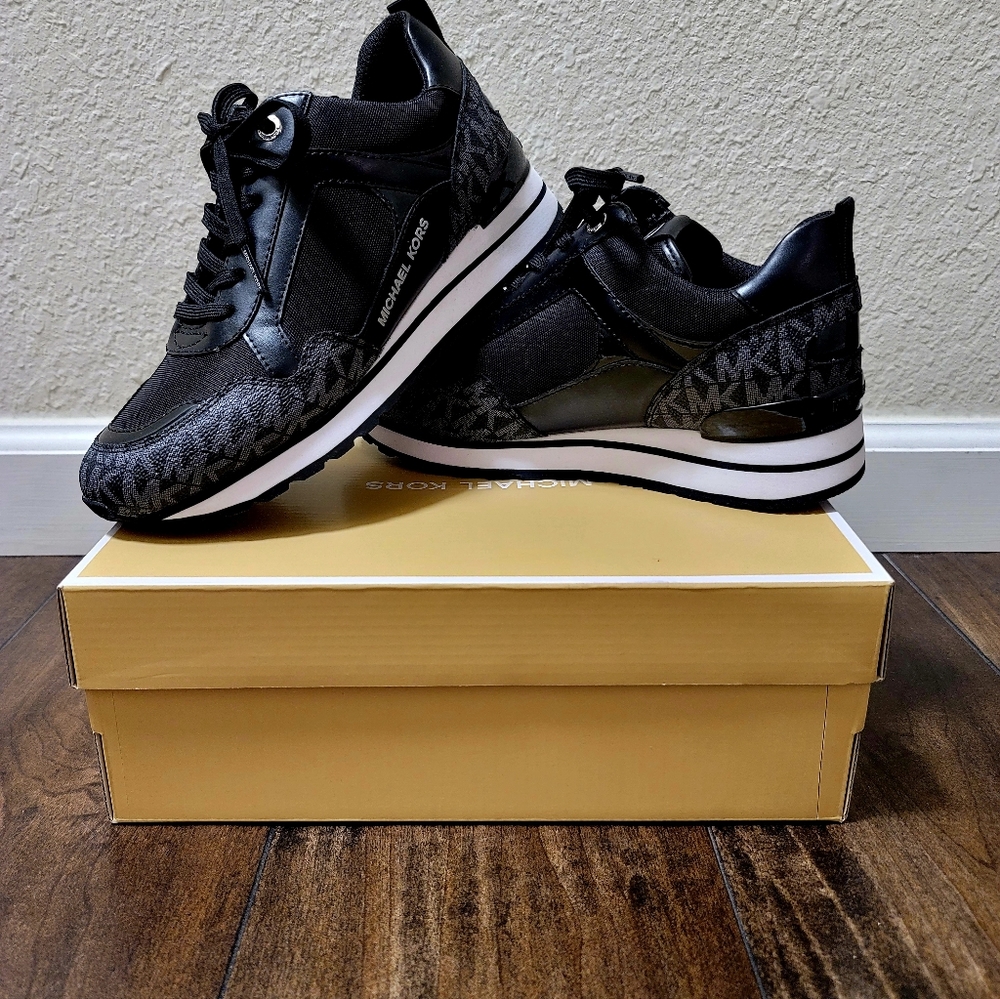 New in Original Box ~ MICHAEL KORS Wilma Trainer Designer Tennis Shoes